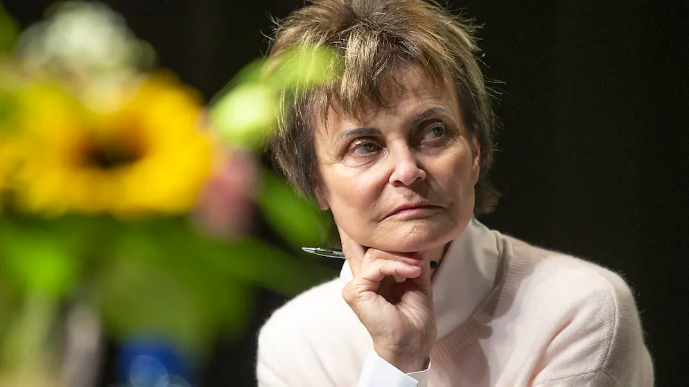 Altbundesrätinnen und Altbundesräte kämpfen um 13. AHV-Rente. Altbundesrätin Micheline Calmy-Rey (SP) hofft ebenfalls, dass die Aufstockung der AHV-Renten an der Urne eine Mehrheit findet, wie sie der «Aargauer Zeitung» sagte. 
