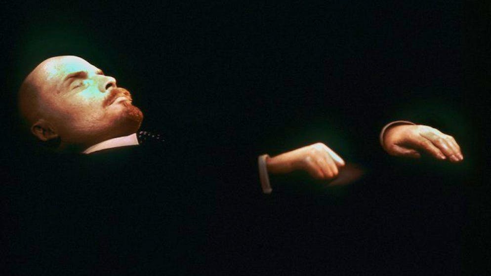100 Jahre Lenin-Mumie. Wie Russland seine Leiche seit 100 Jahren präpariert und präsentiert
