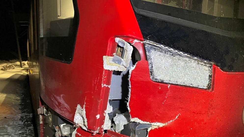 Il treno ha subito danni non indifferenti.