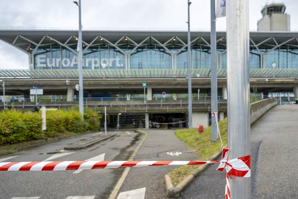 L'Euroairport di Basilea-Mulhouse chiuso a causa di un allarme bomba. 