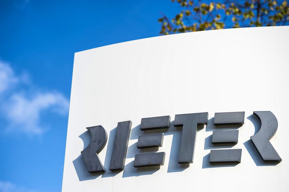 Beim Spinnmaschinenhersteller Rieter werden 200 Stellen abgebaut. Die Firma reagiere damit auf eine rückläufige Nachfrage – und den starken Franken. 