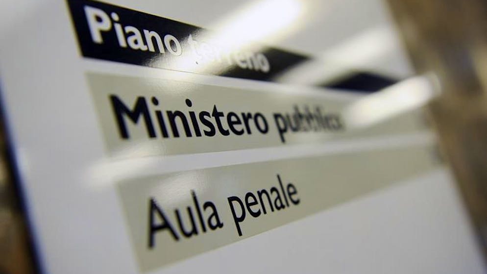 Ticino. Tentato omicidio a Chiasso, la donna colpita con un peso da palestra?