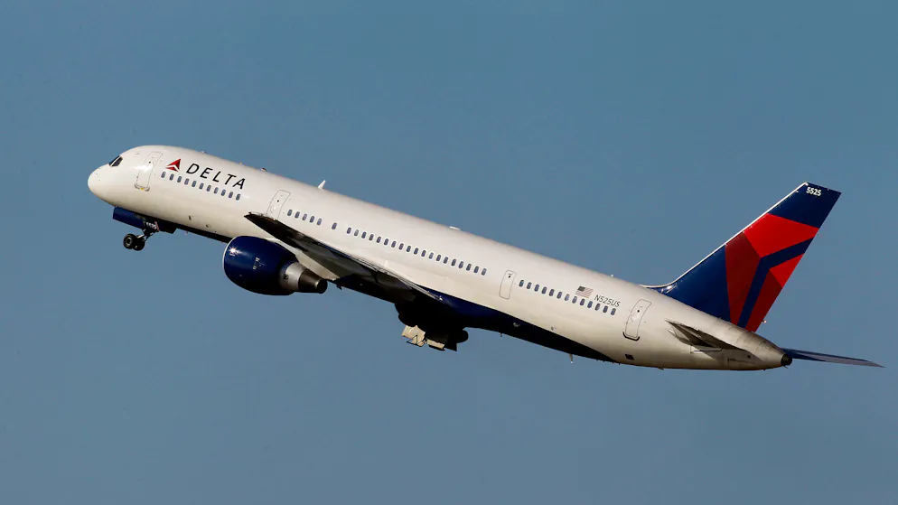 Eine Boeing 757 von Delta Airlines hat am Samstag kurz vor dem Start ein Vorderrad verloren. (Archivbild)