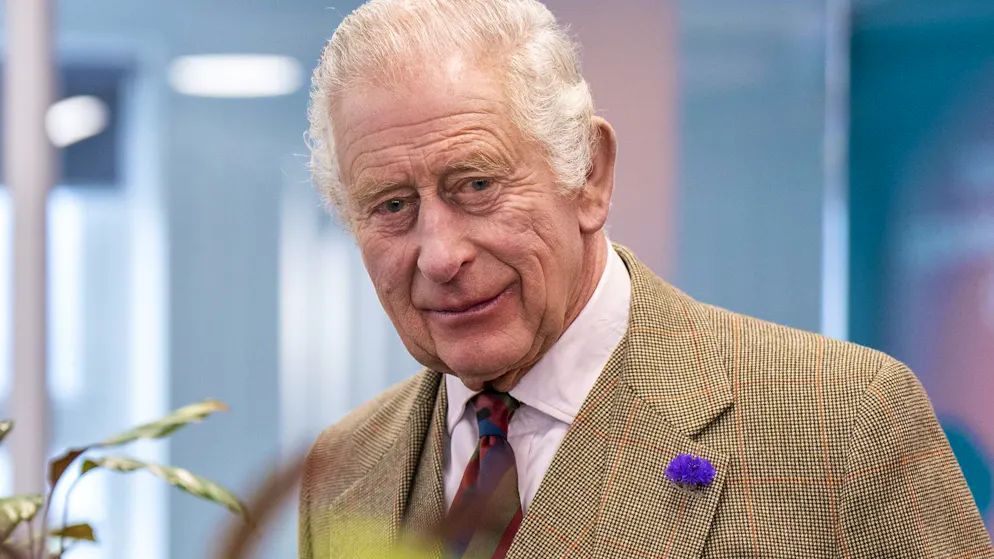 Wie britische Medien berichten. Die Nation hält den Atem an – muss Harry im Hotel schlafen?