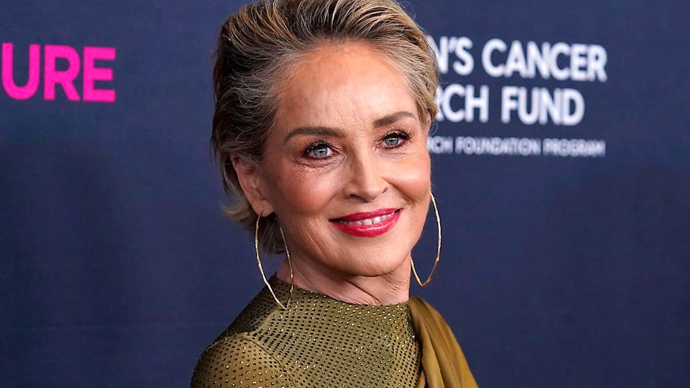 Ma non solo. Sharon Stone sorprende tutti: «Sono su Tinder e mi voglio innamorare»