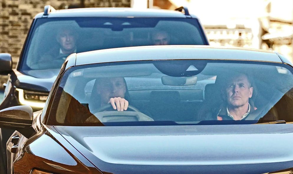 Kate hôpital sortie. Le prince William, à gauche, quitte en voiture la London Clinic, dans le centre de Londres, où Kate, la princesse de Galles, est en convalescence après avoir subi avec succès une opération de l'abdomen, le jeudi 18 janvier 2024. (Lucy North/PA via AP)