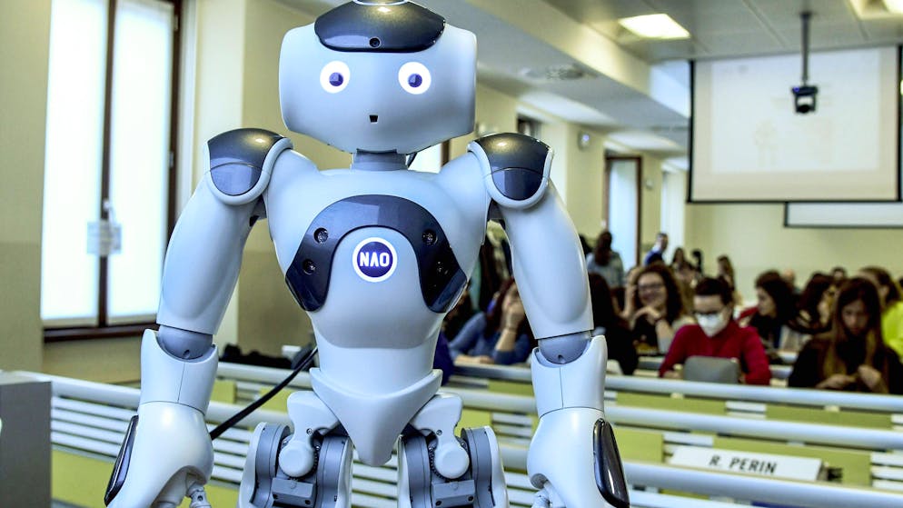 Der Ton macht's. Sind Roboter mit Dialekt vertrauenswürdiger?