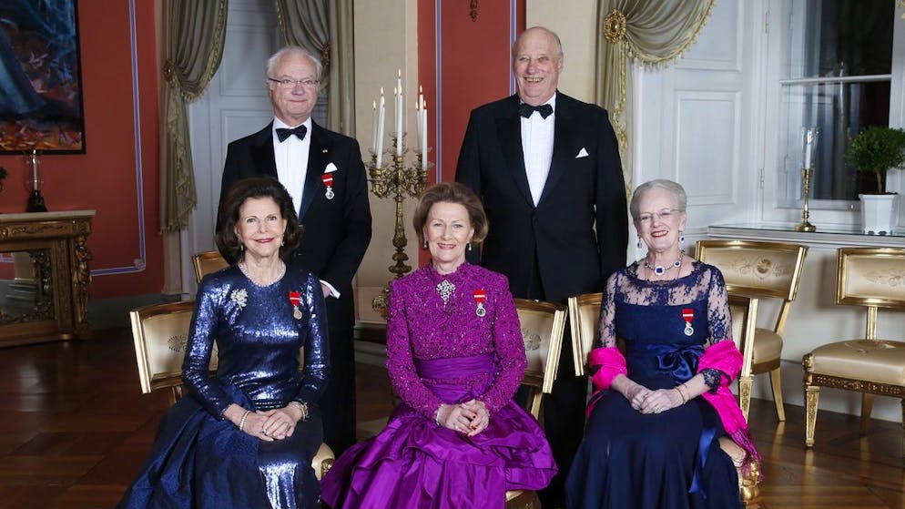 Quando questa foto è stata scattata, nel 2016, questi reali erano ancora tutti in carica (da sinistra a destra): la regina Silvia e il re Carl Gustaf di Svezia, la regina Sonja e il re Harald di Norvegia e la regina Margrethe di Danimarca.