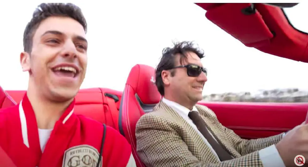 Der Youtuber Matteo Di Pietro (links) fährt mit seinem Vater Paolo einen Ferrari Portofino in einem Video, das auf dem Kanal «The Borderline» veröffentlicht wurde.