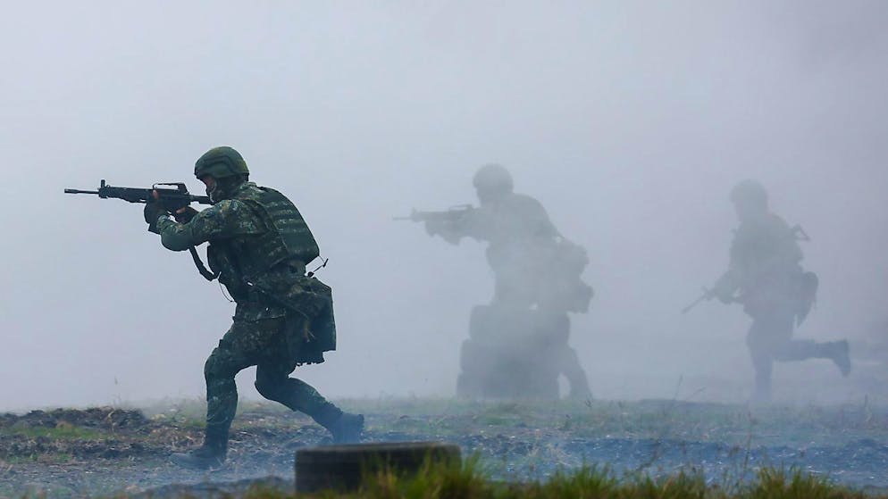 Esercizi da parte di soldati di Taiwan in un contesto di tensioni con la Cina