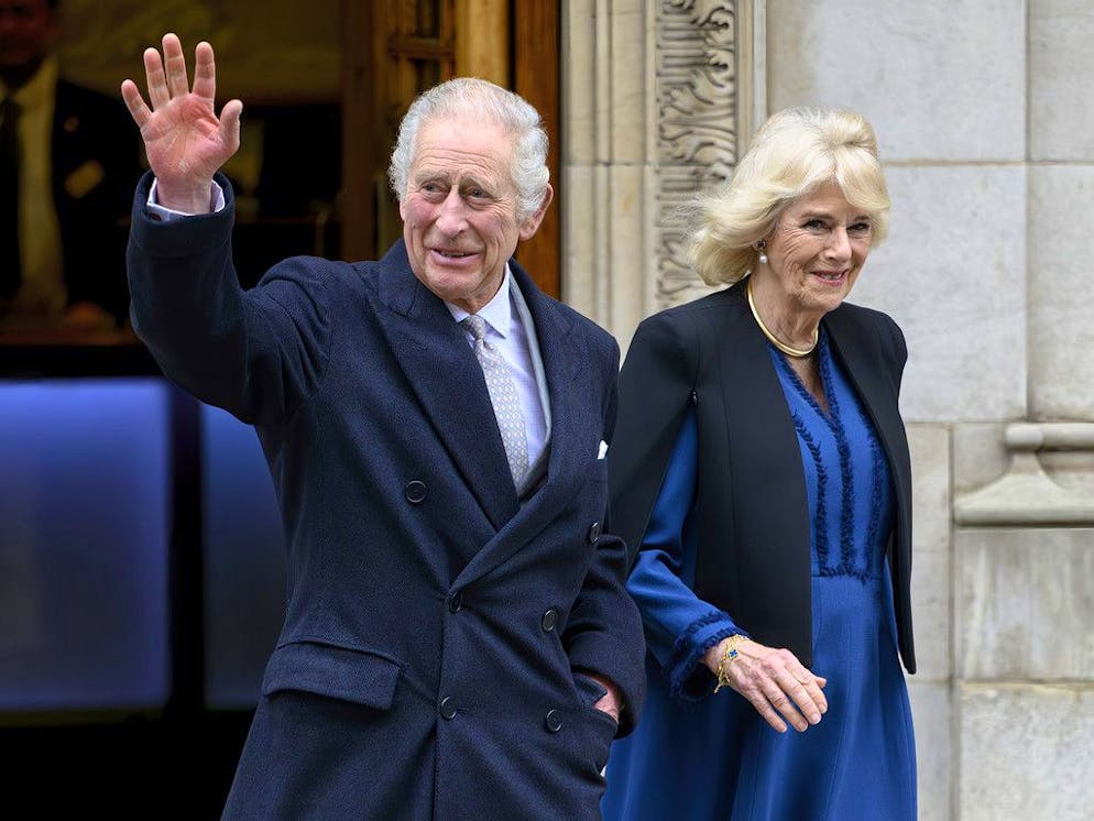 La reine Camilla a rassuré le public sur l'état de santé de son époux, Charles III, qui se remet de sa récente opération de la prostate.