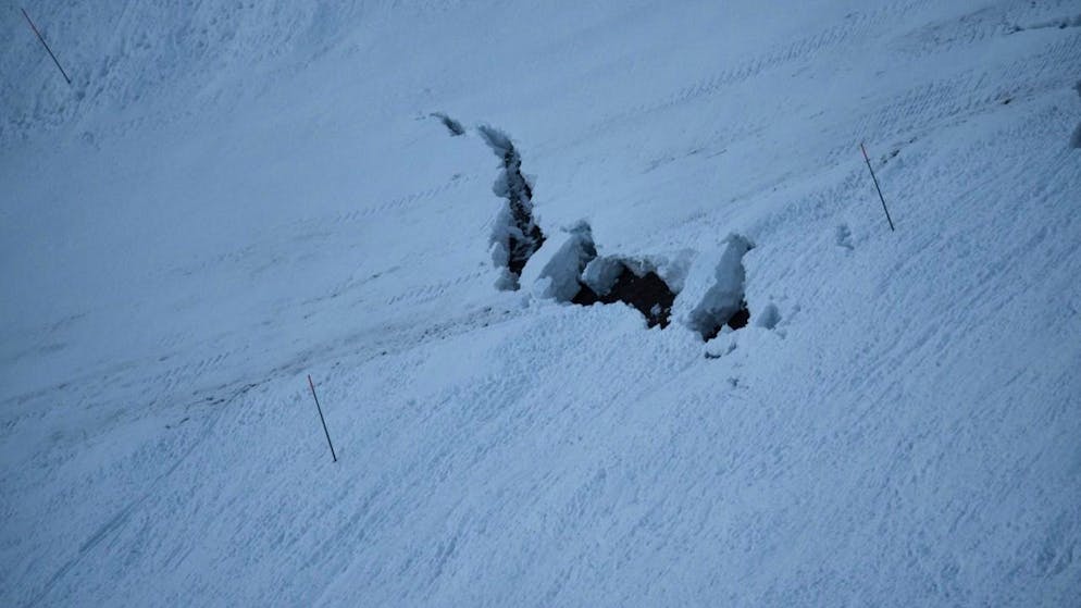 L'insolita crepa si è formata a causa delle temperature miti