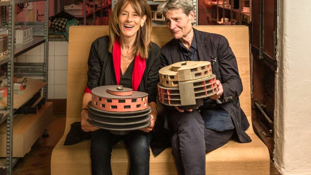 Une Neuchâteloise remporte le Grand Prix suisse d’art 2024 - Gallery. Au long de leur carrière foisonnante, Marianne Burkhalter et Christian Sumi ont à la fois construit, enseigné, pratiqué la recherche, exposé et abondamment publié.