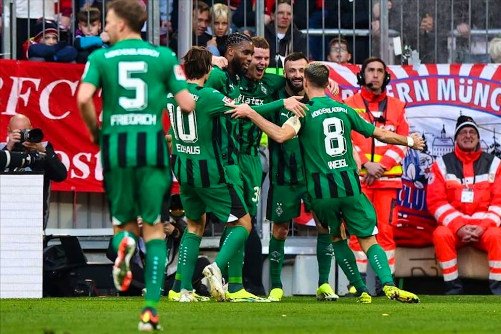 L'esultanza coi compagni