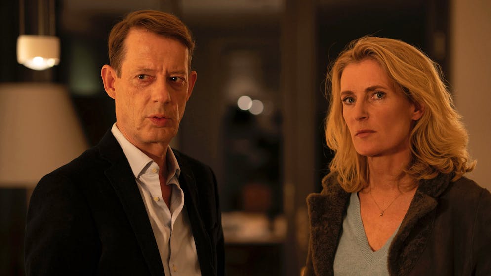 Woran scheiterte diese Frauenbeziehung?. Eine grössere Rolle kommt im Göttinger Abschiedsfall von Charlotte Lindholm (Maria Furtwängler) deren Chef Gerd Liebig (Luc Feit) zu. Er benimmt sich nach der eventuellen Amoktat in der Göttinger Innenstadt irgendwie merkwürdig.