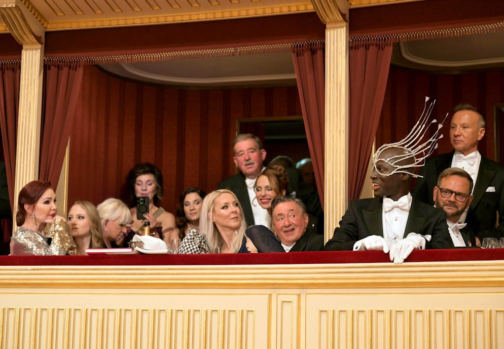 Der Wiener Impresario Richard Lugner ist mit 91 Jahren gestorben. Priscilla Presley in Lugners Loge. 