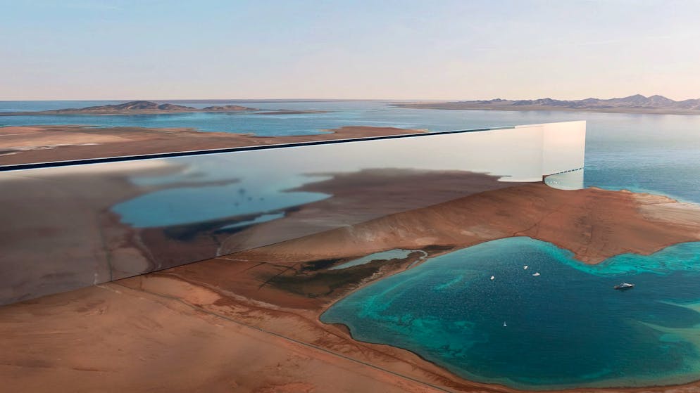 «The Line» non basta. Ecco come i sauditi costruiscono una gigantesca città nel deserto