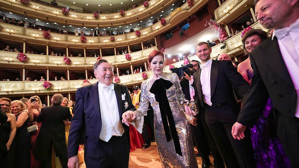 Der Wiener Impresario Richard Lugner ist mit 91 Jahren gestorben. 2024 lud Lugner Hollywoodstar Priscilla Presley an den 66. Opernball in die Wiener Staatsoper. 