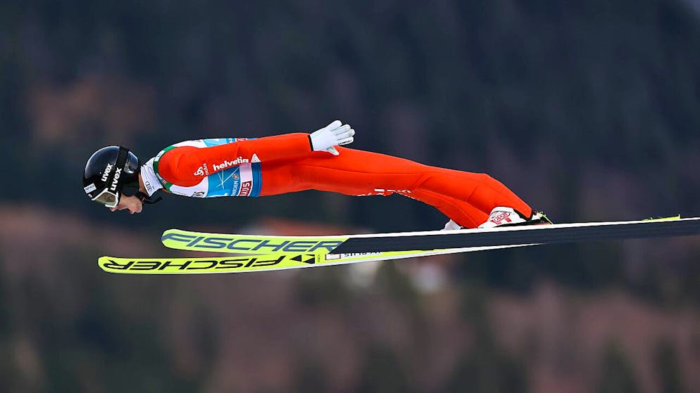 Gregor Deschwanden stürzt sich in die Tiefe (Archivaufnahme).