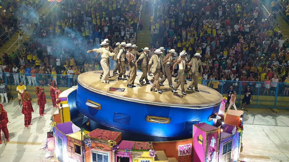 Karneval in Rio startet mit berühmten Umzügen im Sambodrom - Gallery. Gruppen treten beim Karneval in Rio im Sambadrom auf.