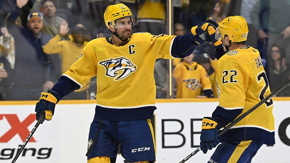 Le capitaine Roman Josi a réussi 1 but et 1 assist face aux Coyotes