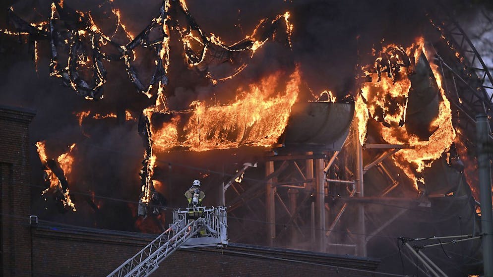 L'incendio divampato oggi presso il parco divertimenti «Liseberg» a Göteborg, in Svezia.