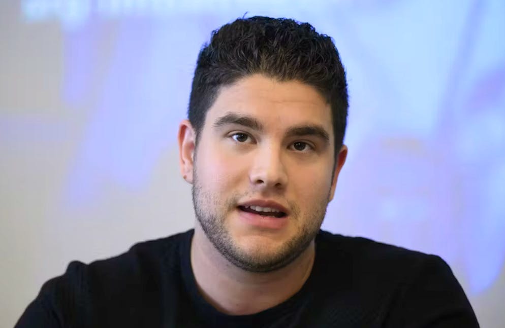 Sondage blue News. Cette proposition émane du chef des Jeunes UDC Matthias Müller. Le propos: si l'âge de la population augmente sans cesse, celui de la retraite doit suivre, sinon le système ne fonctionnera plus.