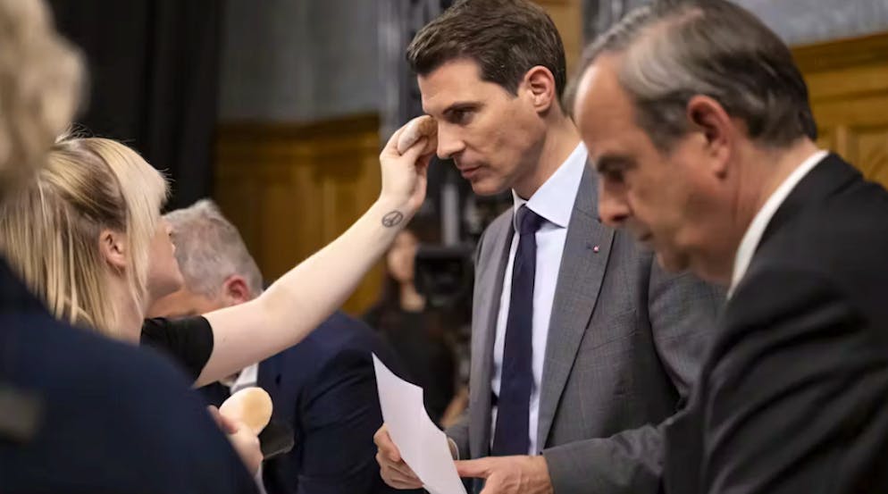 Sondage blue News. Pour le camp du "non", cette solution est trop coûteuse et le financement n'est pas clair. 