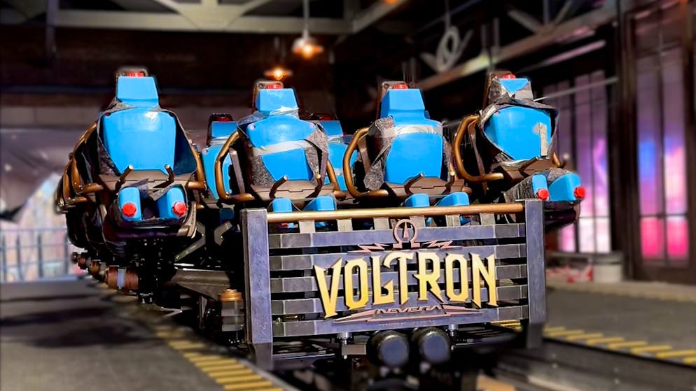 Neue Bahn im Europa-Park. Diese Wasserkanister fahren für deine Sicherheit Achterbahn