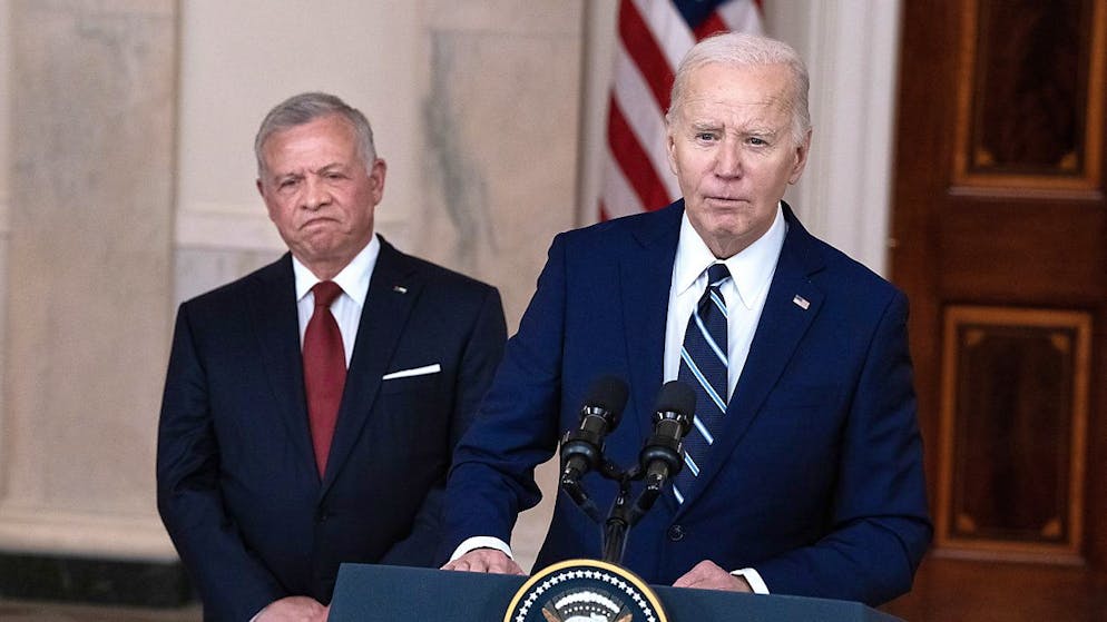 Biden insieme al re di Giordania.