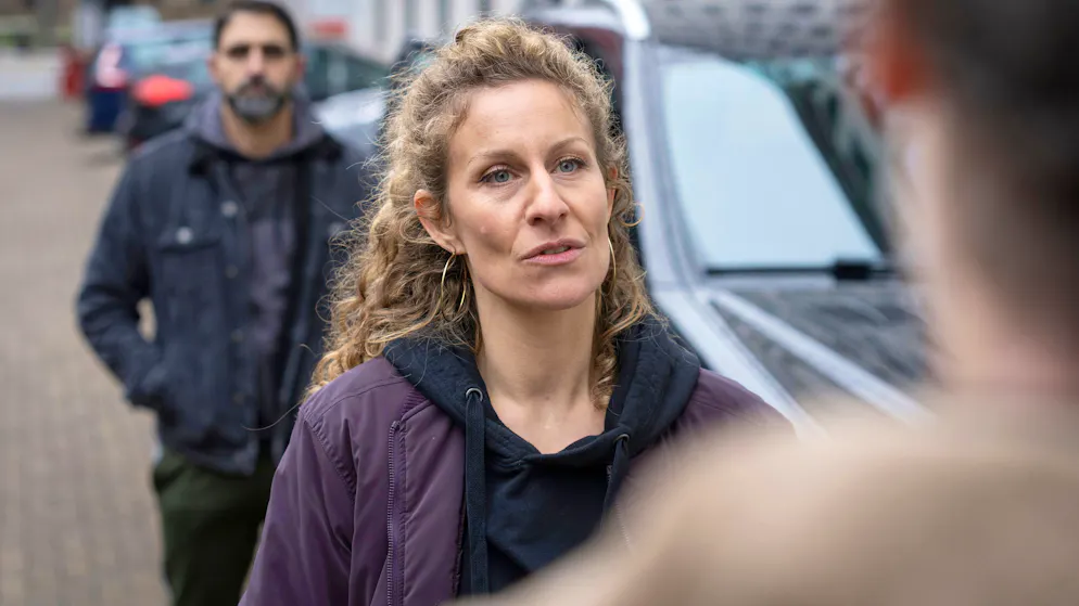 So funktioniert Wettbetrug im Fussball. Plötzlich taucht sie auf: Welche Rolle spielt Ira Klasnić (Alessija Lause) in diesem «Tatort»?