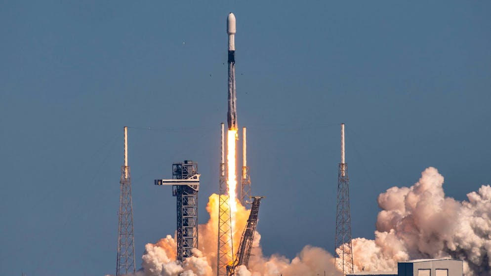 Jeden Monat schiesst SpaceX hunderte neue Starlink-Satelliten ins All.