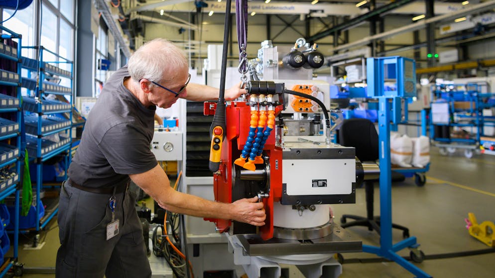 Il 3 marzo saranno messe in votazione due proposte sull'AVS. La seconda proposta da sottoporre al voto riguarda l'innalzamento dell'età pensionabile a 66 anni.