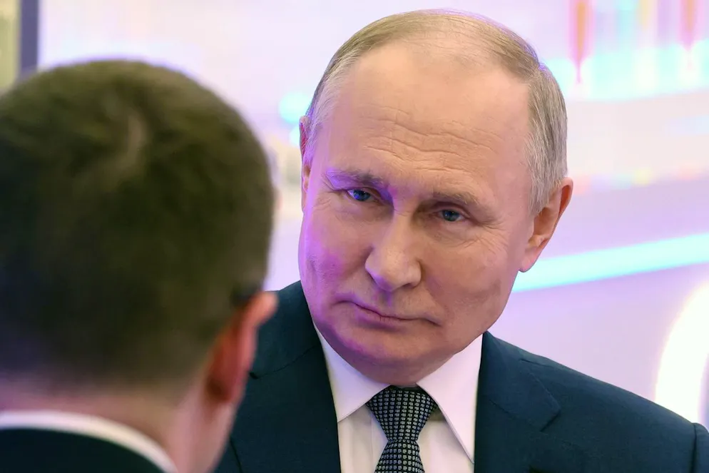 Interrogé par un journaliste pour savoir quel président serait meilleur pour la Russie, M. Poutine a répondu: «Biden, c'est une personne plus expérimentée. Il est prévisible, c'est un politicien à l'ancienne».