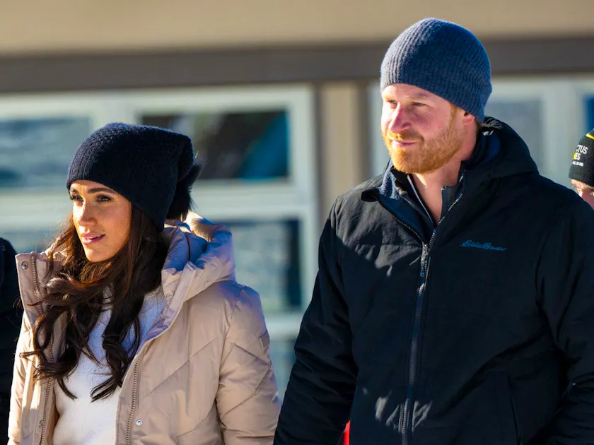 Harry e Meghan cambiano il cognome ai figli, ecco come si chiameranno