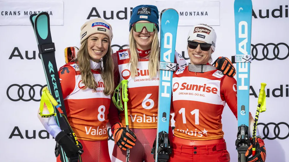 Le podium de la première descente de Crans-Montana avec Jasmine Flury et Cornelia Hütter, 2es ex-aequo, et Lara Gut-Behrami, 1ère.