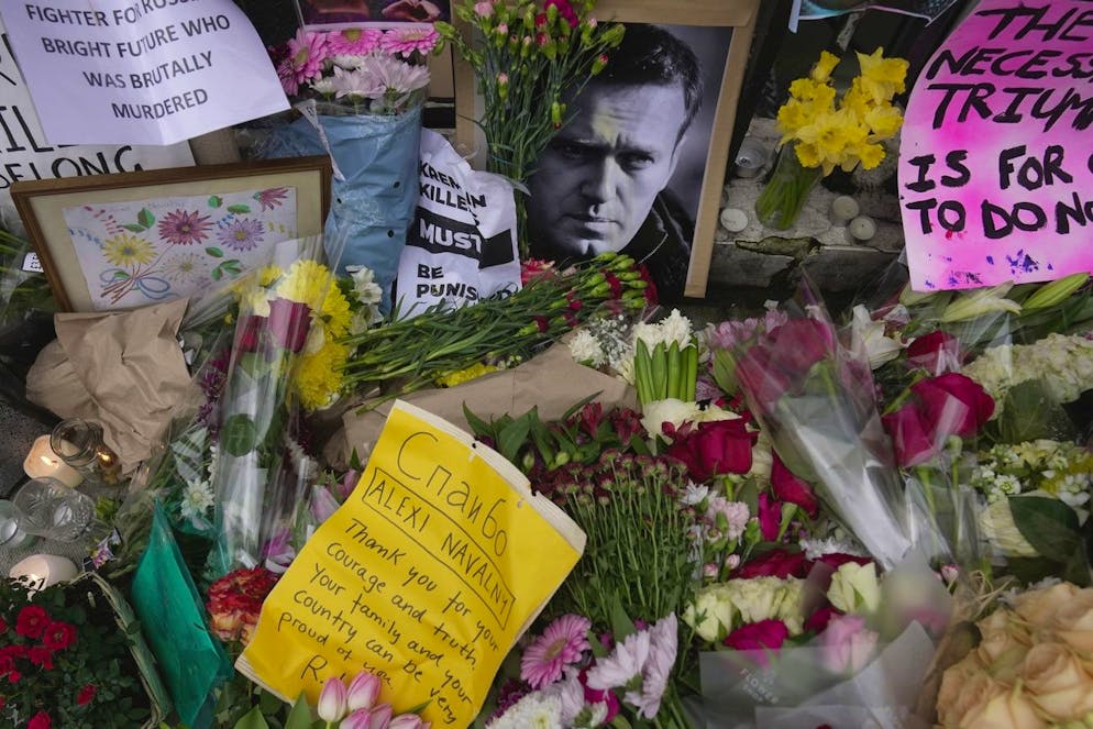 Les journalistes ont été reconnus coupables de participation à une « organisation extrémiste » liée à l’opposant Alexeï Navalny, mort en prison en 2024. Leur condamnation illustre la répression croissante envers les voix critiques du Kremlin.(AP Photo/Kin Cheung)