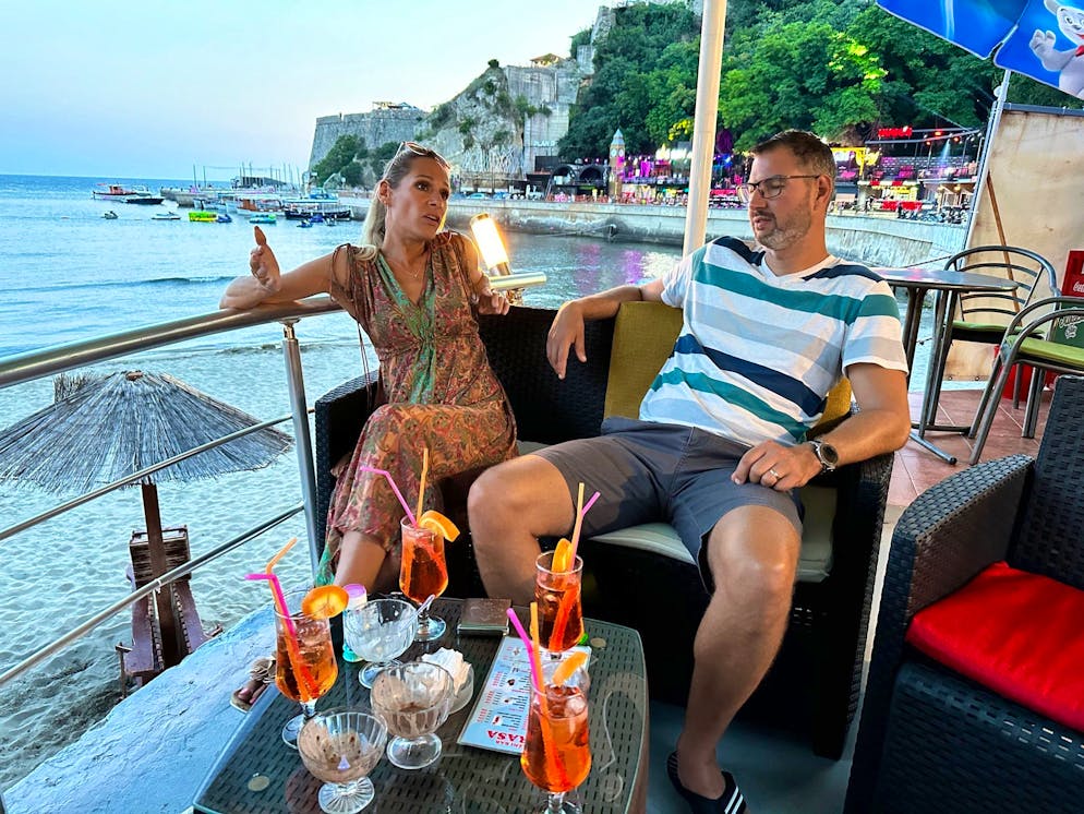 «Adieu Heimat»: Die Aargauer Familie Mäder ist nach Montenegro ausgewandert. In Montenegro haben Marianne und Lars Mäder mehr Freizeit als in der Schweiz. 