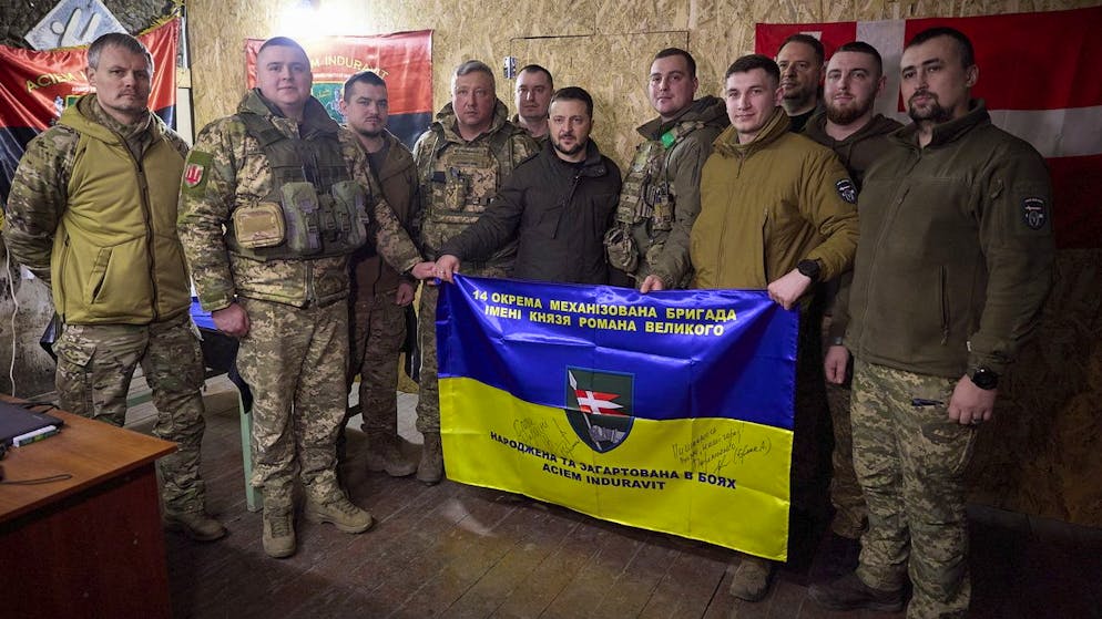 Ucraina. I russi avanzano a Zaporizhzhia, Zelensky al fronte, ma agli ucraini mancano le armi