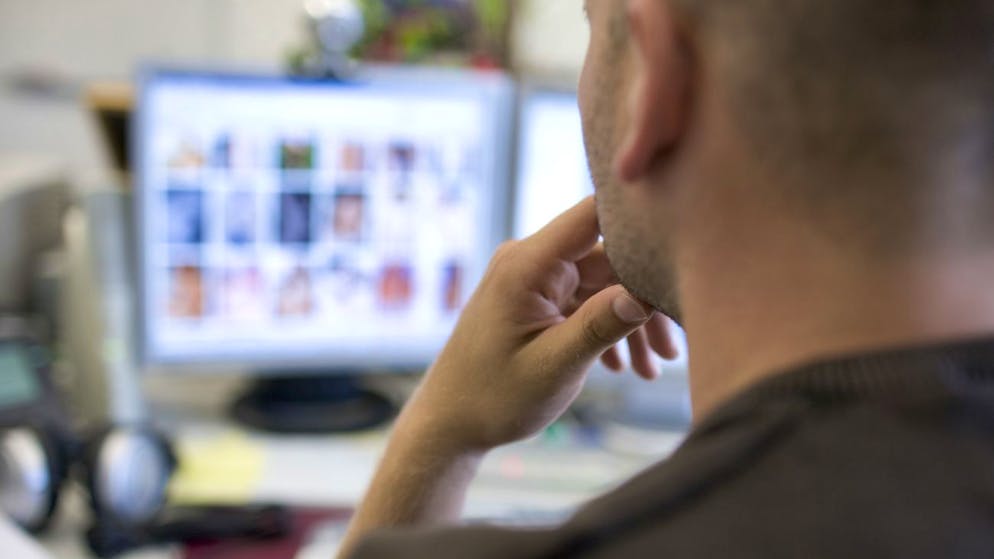 Studio. Nel 2025 la popolazione svizzera ha trascorso in media 5,7 ore al giorno online