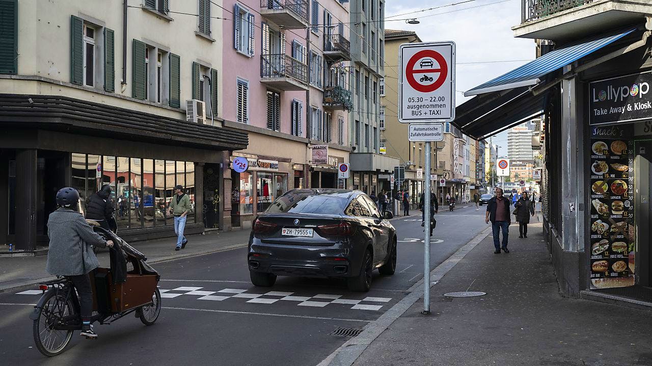Verkehrsregime. Über 17'000 Lenker in einem Monat an der Langstrasse gebüsst