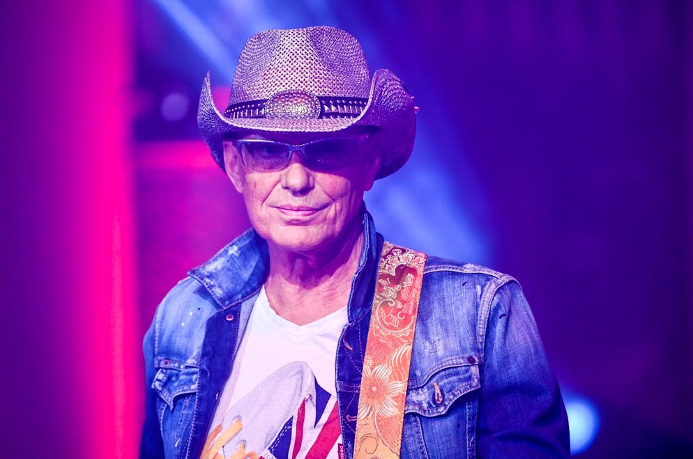 Von diesen Stars mussten wir uns 2024 verabschieden. <strong>10.02. Fritz Puppel (79):</strong> Der gelernte Werkzeugmacher gründete 1972 zusammen mit Schlagzeuger Klaus Selmke in Ost-Berlin die Band City, eine der wichtigsten DDR-Rockgruppen.