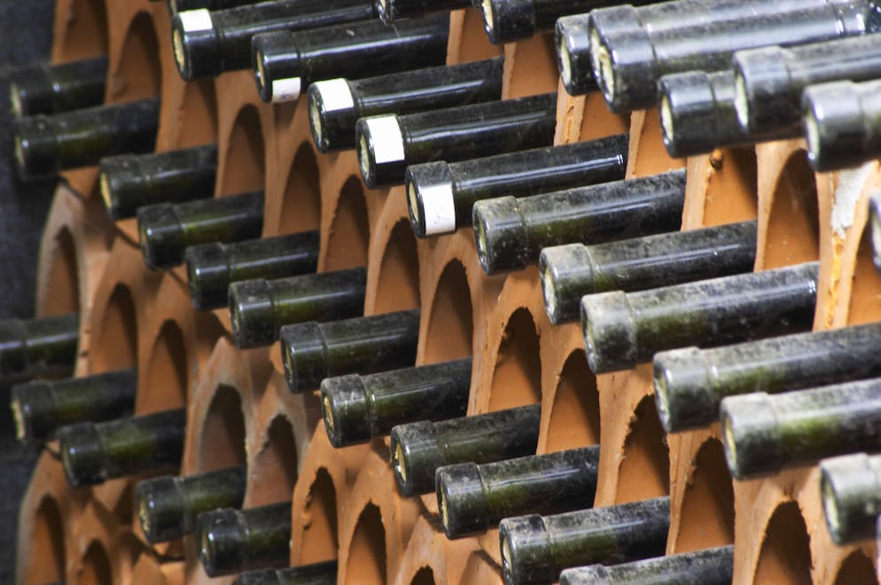 L'homme est suspecté du vol de «milliers de bouteilles depuis plusieurs années» chez ses employeurs, des maisons de vin de Beaune. (image d'illustration)
