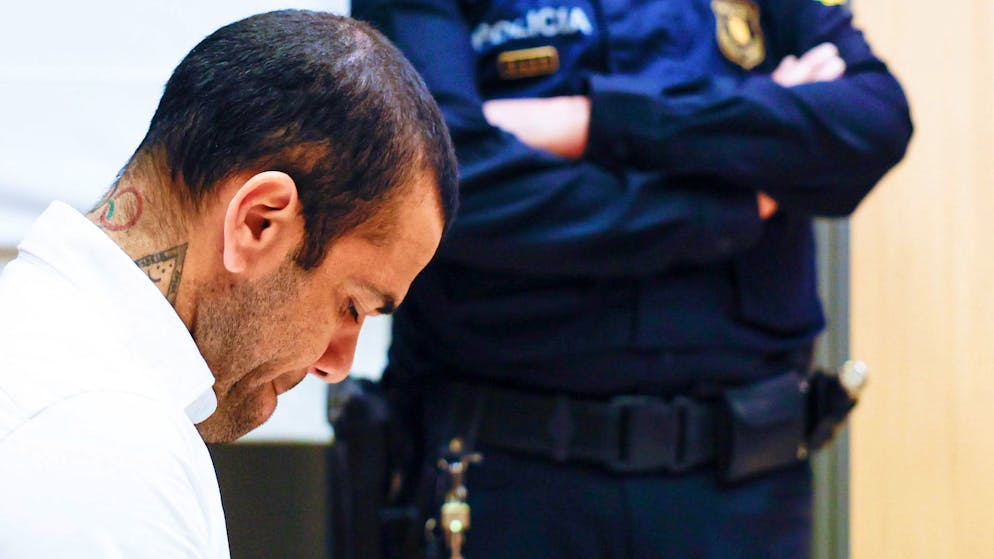 Sexuelle Nötigung. Ex-Fussballstar Dani Alves zu viereinhalb Jahren Gefängnis verurteilt