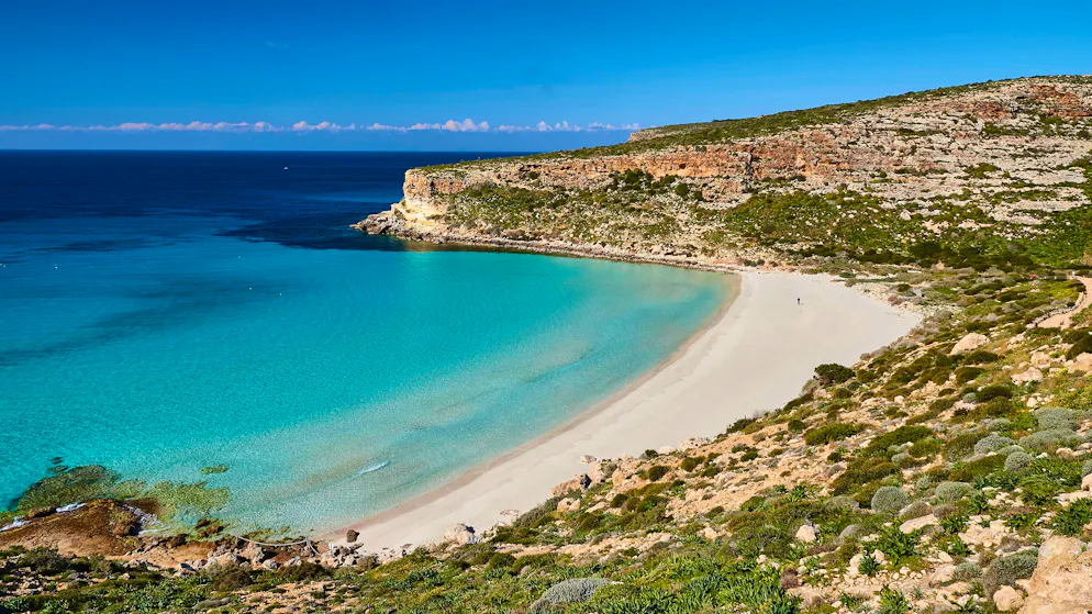 Traumbucht mit weissem Strand und türkisfarbenes Wasser: Der Spiaggia dei Conigli auf der Insel Lampedusa landet auf dem zweiten Platz des Rankings.