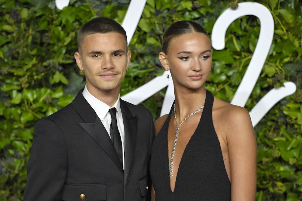 Beckham-Sohn Romeo und Mia Regan haben sich getrennt. Romeo Beckham und Mia Regan gehen nach fünf gemeinsamen Jahren getrennte Wege. Hier sieht man das ehemalige Paar an den Fashion Awards 2021 in London.