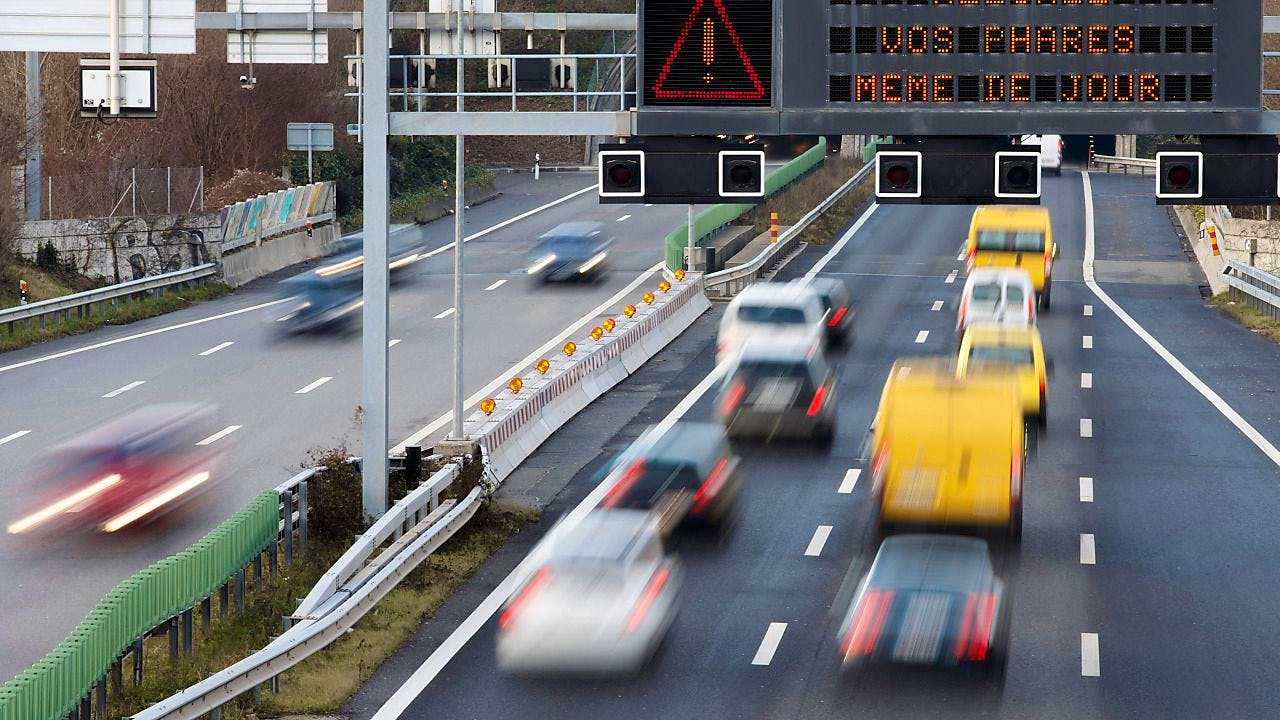 Straßenverkehr. Schweizer befürworten Verkehrssicherheitsmassnahmen des Bundes