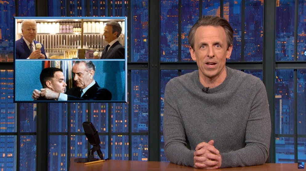 Warum Late-Night-Gastgeber Seth Meyers oben links mit Joe Biden ein Glacé nimmt, warum Jeanine Pirro den Präsidenten als «Forrest Gump» bezeichnet und was der «Skandal» ist, erfährst du unter dem Folbert-Video.