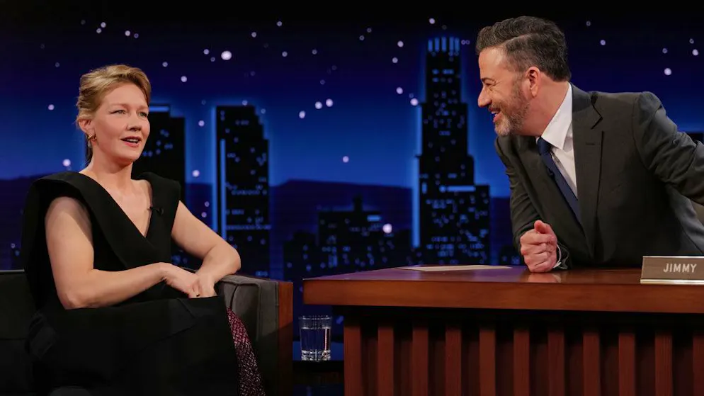 Zwei Oscar-Chancen für Sandra Hüller. Sandra Hüller ist in den USA seit Monaten in den Medien präsent. Während ihrer Award-Kampagne schaut die deutsche Schauspielerin auch in der Talk-Show Jimmy Kimmel Live des Oscar-Gastgebers vorbei. Ihre beiden Filme «Anatomie eines Falls» und «The Zone of Interest» haben je fünf Nominationen eingeheimst.