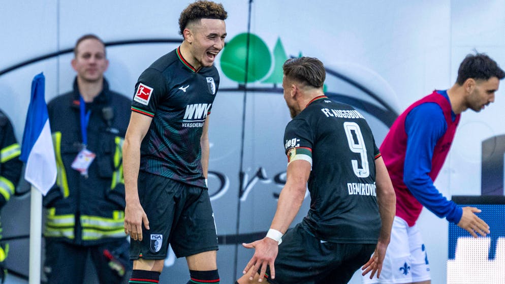 Ruben Vargas freut sich gegen Darmstadt über seinen zweiten Saisontreffer.